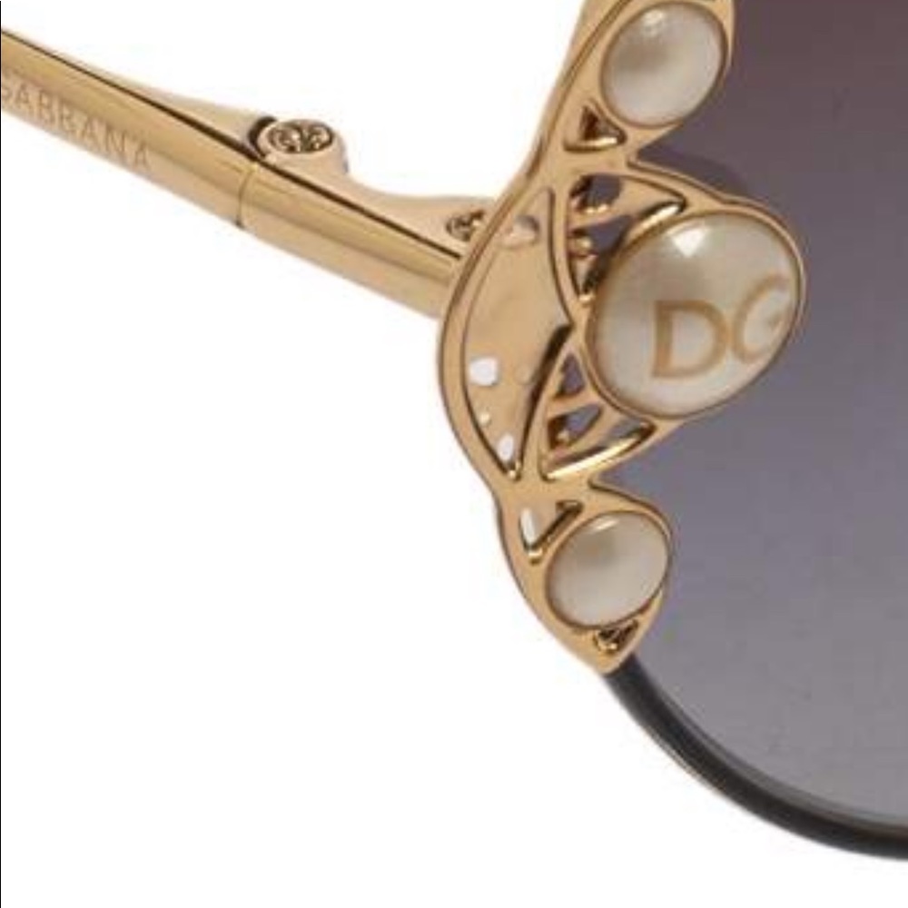 DOLCE & GABBANA ROUND SUNNIES WITH EMBELLISHED PEARLS WITH GOLD LOGO DETAILING - Picture 2 of 16
